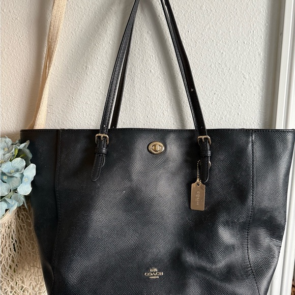 Coach Black Leather Turn lock Tote